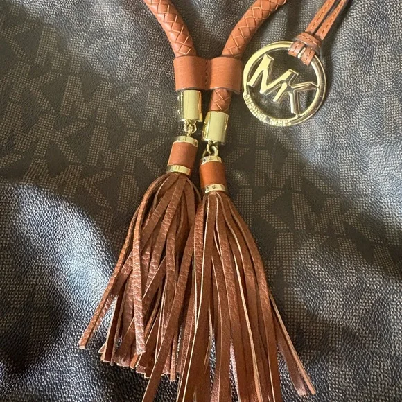 Michael Kors Jet Set Large Gathered Tote - Picture 10 of 11